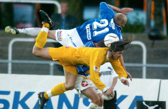  Thomas Magnusson trycker ner Baskim Sopi.