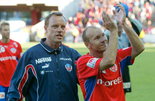 Hans Carell och Tommi Grönlund, två av många glada och