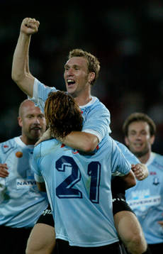 Niklas Skoog, Malmö FF,  hoppar upp i famnen. Jubel. Guldjubel. Knuten näve.