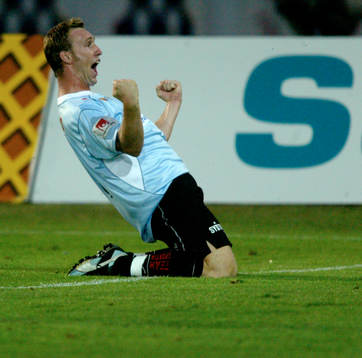 Niklas Skoog jublar. Jubel, guldjubel, Vrål. Guldvrål.