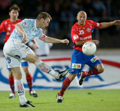 Niklas Skoog skjuter