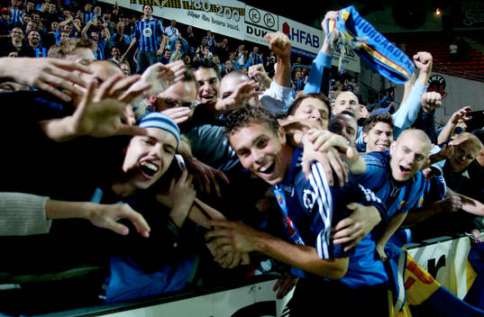 Johan Elmander hyllas av fansen