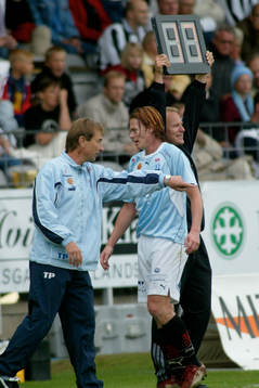 Tom Prahl, tränare, byter ut Andreas Yngvesson. Byte.