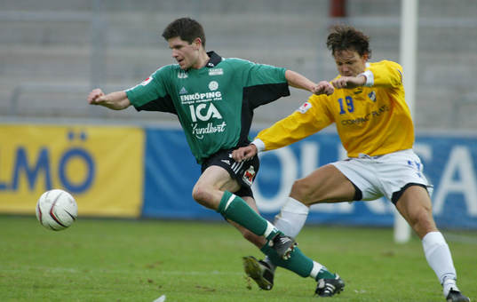 Martin Alm lyckas inte stoppa Benny Olsen, Enköping