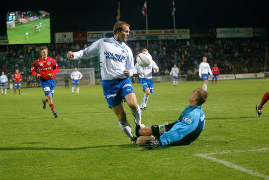  Jonas Wallerstedt, Norrköping mot Fredrik Larsson, målvakt, HIF.Storbildstv, tv