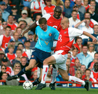 Tore André Flo kämpar mot övermakten i form av Sol