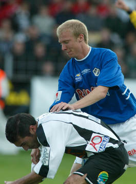 Magnus Andersson, trycker ner Hasan Cetinkaya, Landskrona