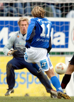  Tommy Bergersen gör matchens enda mål bakon Mattias Asper.