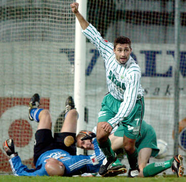 Dorde Uzelac avgör matchen och gör 3-2 i matchens sista