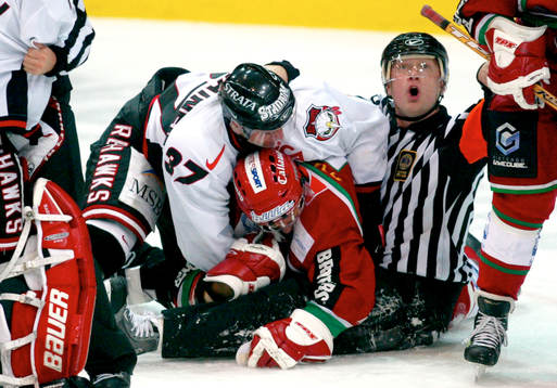 Domare Ulf Rådbjer hade fullt upp att hålla ordning i