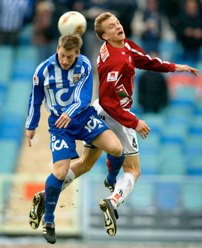 Fredrik Risp i en duell med Magnus Torvaldsson