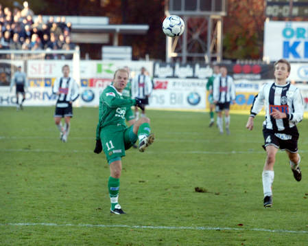 Här räddar Andreas Hermansson, Hammarby kvar laget i
