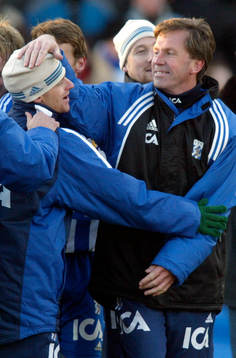  Roger Gustafsson, tränare, jublar efter matchen.
