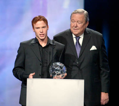 Prisutdelaren Lennart Johansson, UEFA President och Årets
