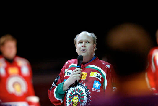 Lars Kronér, sång, nationalsången