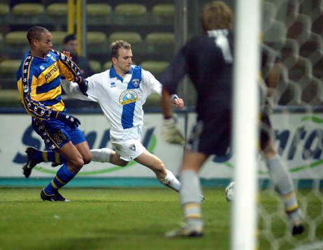  Matteo Ferrari och Sebastien Frey, målvakt, Parma och Rocchi Tommaso, Empoli.