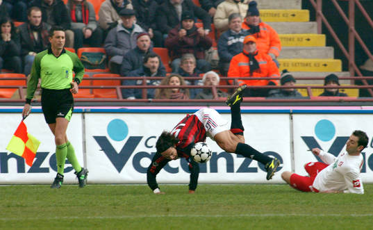  Filippo Inzaghi, Milan och Amedeo Mangone, Piacenza och domare.