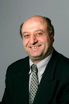  Melek Bisso, Lagledare.