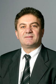  Charlie Sharro, Sportchef.