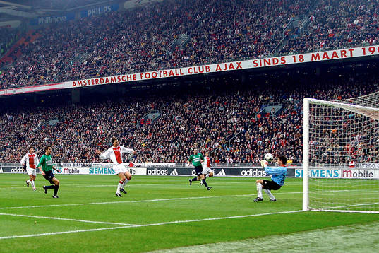  Zlatan Ibrahimovic, Ajax gör 1 - 0 till Ajax.
