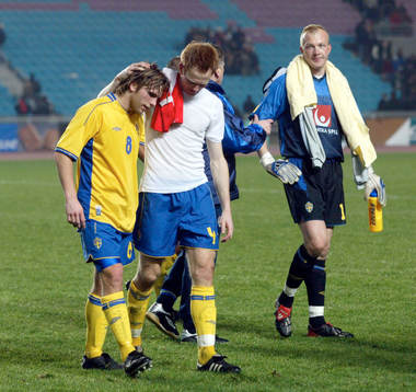 Michael Svensson klappar om straffsumparen, Anders Svensson