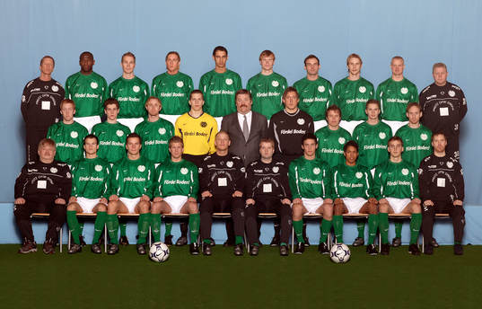 Bakre raden fr v; Björn Ljungqvist, massör, Destin Makumbu, Robert Lundgren, Rikard Nilsson,  Gregor Ziobro, Mats Halonen, Peter Sedunov, Pär Eriksson, Patrik Släryd, Björn Bråborg, lagledare.