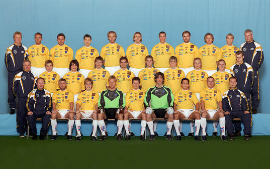 Bakre raden fr v; Christian Sjögerén, massör, Marcus Olsson, Magnus Sundqvist,  Peter Berta, Erik Andersson, Fisnik Kameraj, Magnus Wallin, Patrik Lundgren, Marcus Svensson, Daniel Alexandersson, Sverker Nilsson, klubbläkare.