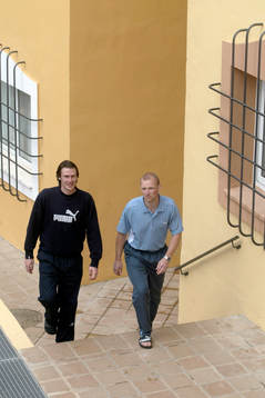 Två skadade på väg tillbaka, Michael Hansson,