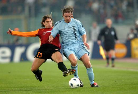  Roma - Ajax, Leonardo Damián Cufre, Roma och Andy Van Der Meyde, Ajax, i närkamp.