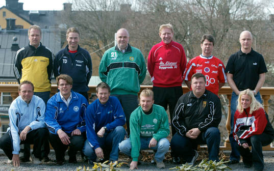  Bakre raden fr v. Per Widén, Bälinge - Thomas Dennerby, Djurgården/Älvsjö - En Perlskog, Hammarby - Bo Falk, Kopparbergs/Landvetter - Anders Edfeldt, Karslund och Janne Jansson, Mallbacken. Främre raden fr v. Anders Johansson, Malmö - Jyri Backman, Stattena - Janne Hallberg, Sunnanå - Ola Pettersson, Trion - Richard Holmlund, Umeå och Carina Jönsson, Öster