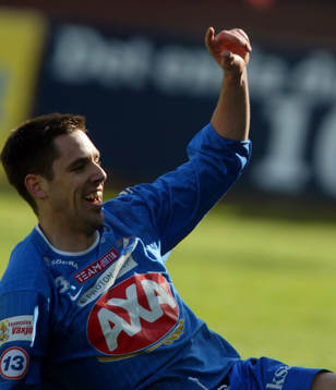 Mikael Thomasson, Öster slänger sig jublande omkull