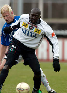  Per Johansson, Halmstad och Paul Oyuga, Örebro.