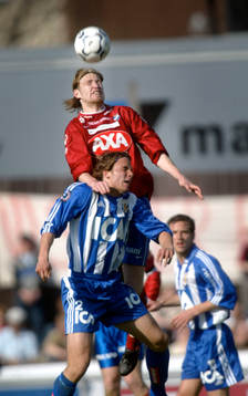 Kaspers Goorks, Öster,  trycker ner  Karl Svensson, IFK