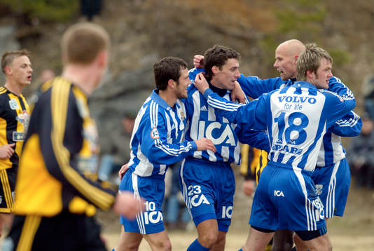  Martin Crossa jublar efter att ha gjort det avgörande 1-0 målet för Göteborg.