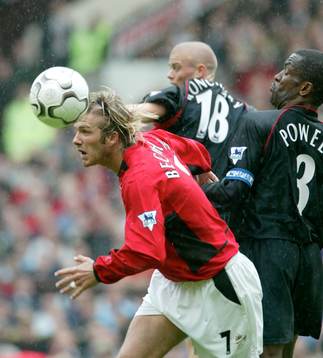  David Beckham, Manchester United i närkamp med Paul Konchesky och Chris Powell, Charlton.