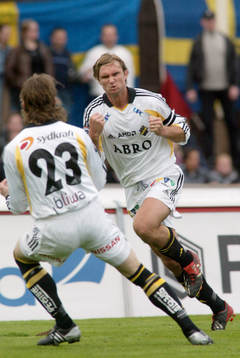  Andreas Andersson har gjort 0-1 och jublar mot Mats Rubarth. Jubel.