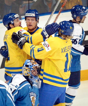 kvartsfinal, Mats Sundin, Sverige, slår in det första