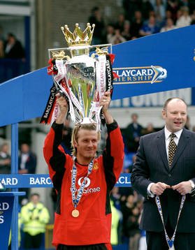  David Beckham, Manchester United jublar med pokalen.