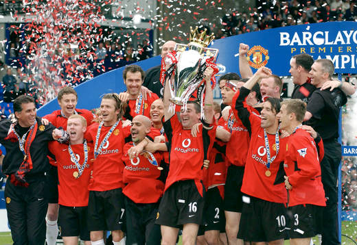  Manchester United jublar med pokalen. Jubel.