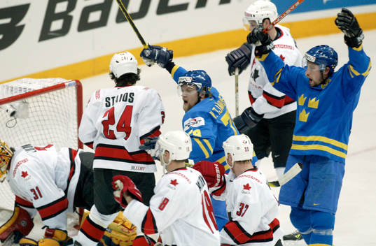 Mathias Tjärnqvist, jubel. Peter Forsberg