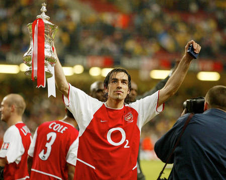  Robert Pires, Arsenal, jubel med buckla efter FA-cup segern.