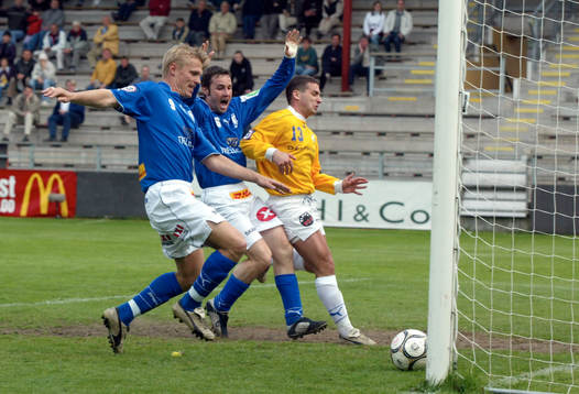  Mats Lilienberg, lägger in bollen i mål, 0 - 1, för Trelleborg. Mattias Kronvall, Malmö.