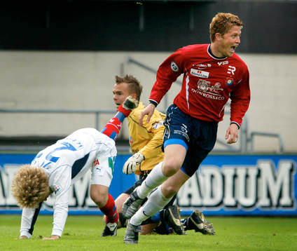 Paulinho Guarra jubel precis efter att han gjort 1-0 till ÖIS.
