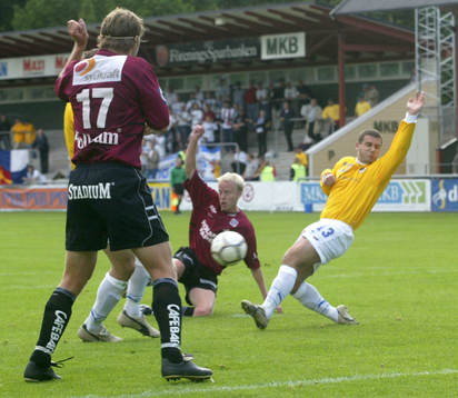 0-2 Niclas Fredriksson