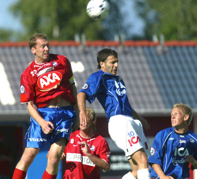 Sharbel Touma nickduellerar med Fredrik Bild