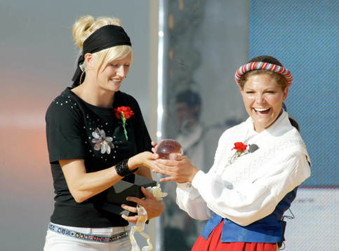 Årets stipendiat Carolina Klüft och kronprinsessan