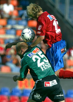  Joakim Karlsson, Öster klättrar på Andreas Hermansson, Enköping