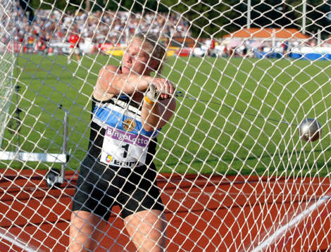 Cecilia Nilsson vann slägga