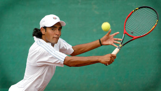 Tennis. JSM . Pablo Figera från Helsingborg är ett av