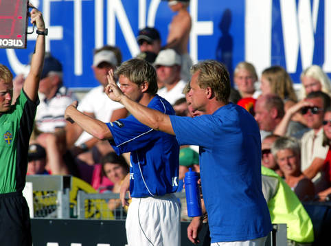   Byte, Jonas Thern byter in Olle Kullinger.